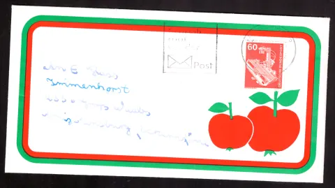 Illustrierter PaperBox-Brief mit Äpfeln und Kamelmotiv